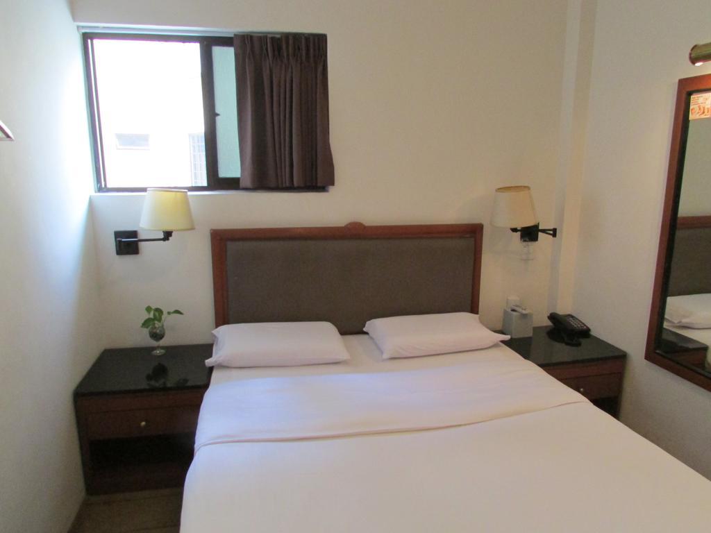 Amber Hotel Katong Singapore Esterno foto