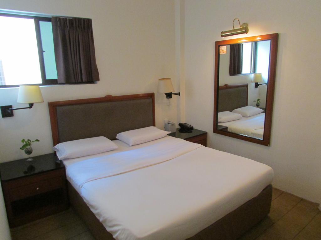 Amber Hotel Katong Singapore Esterno foto